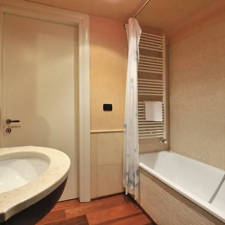 Castello Di Godego Sleeps 10 Air Con Wifi *