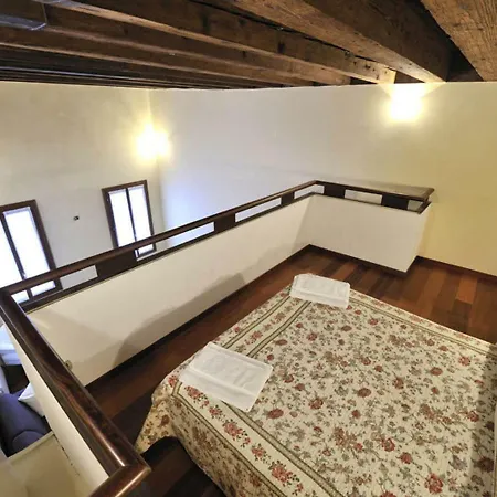 Castello Di Godego Sleeps 10 Air Con Wifi Appartamento
